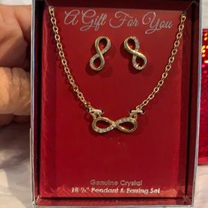 Earrings and necklace Infinity